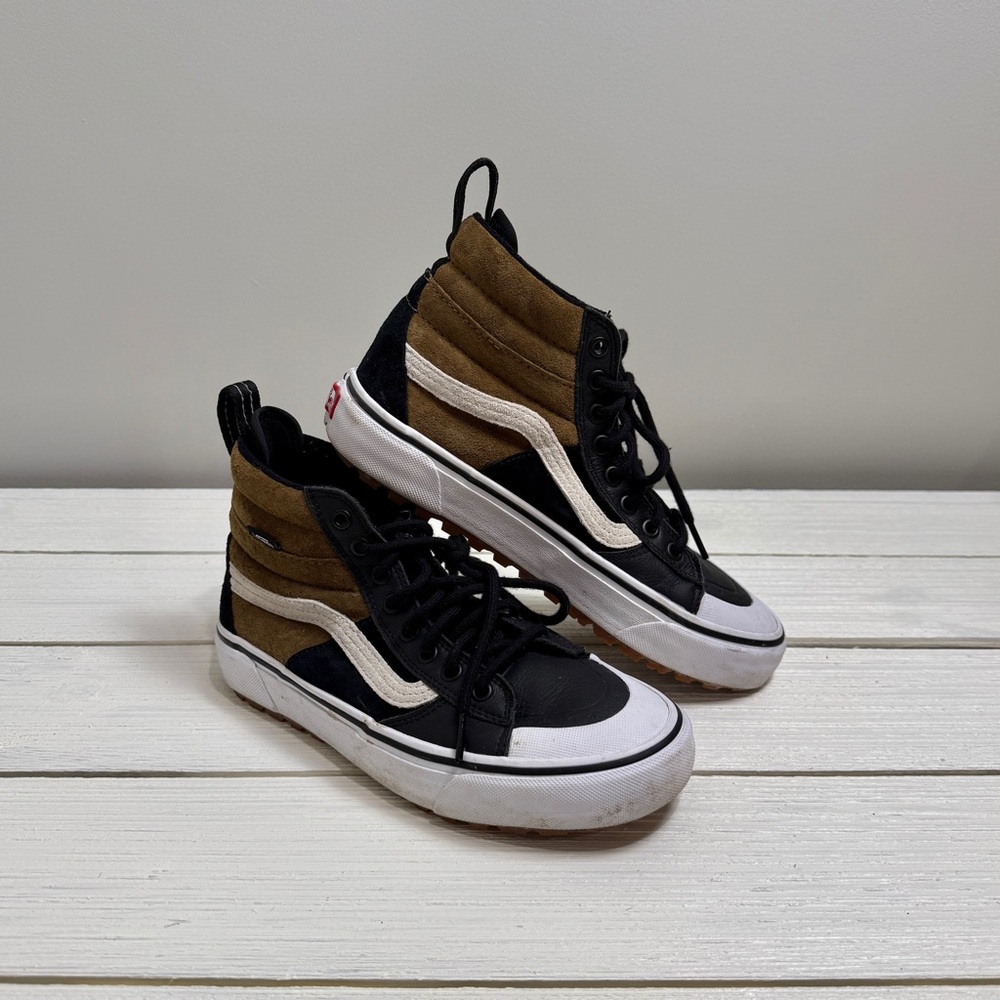 Vans Sk8-Hi MTE in Dirt/True White Size 8.5 Women’s/ 7 Men’s